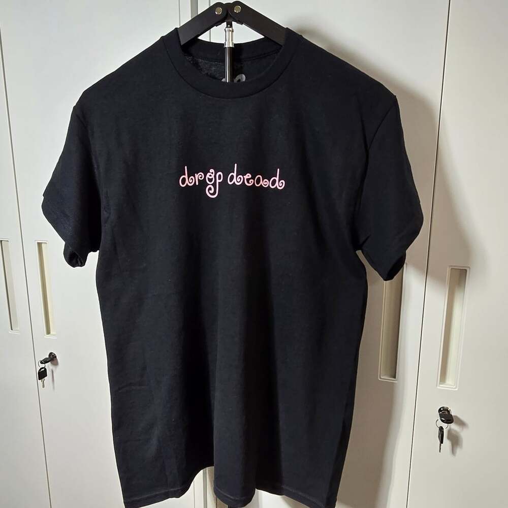 Olivia Rodrigo Drop Dead Black T-Shirt with Pink Heart Lock Graphic Size M